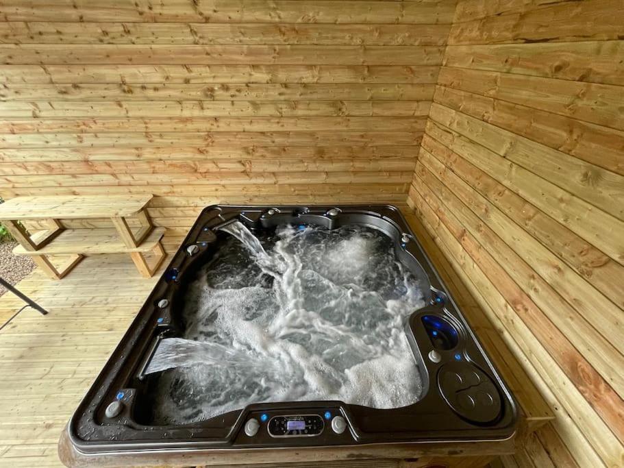 Hébergement de vacances John The Mills Spahot Tub Private